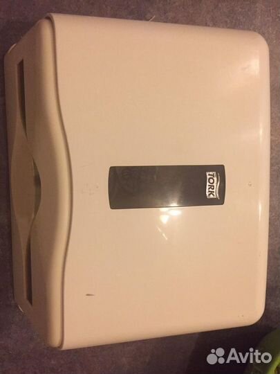 Диспенсоры для полотенец Tork