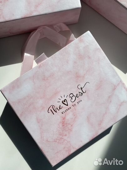 Коробка подарочная с гирляндой