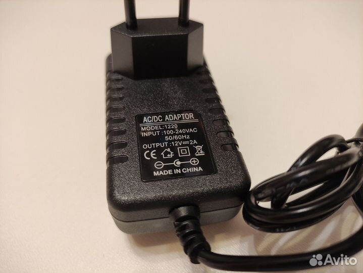Блок питания, адаптер 12V 2A новый