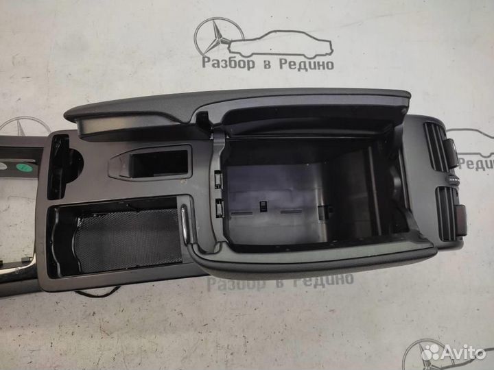 Подлокотник w204 C-class 651.911 2010