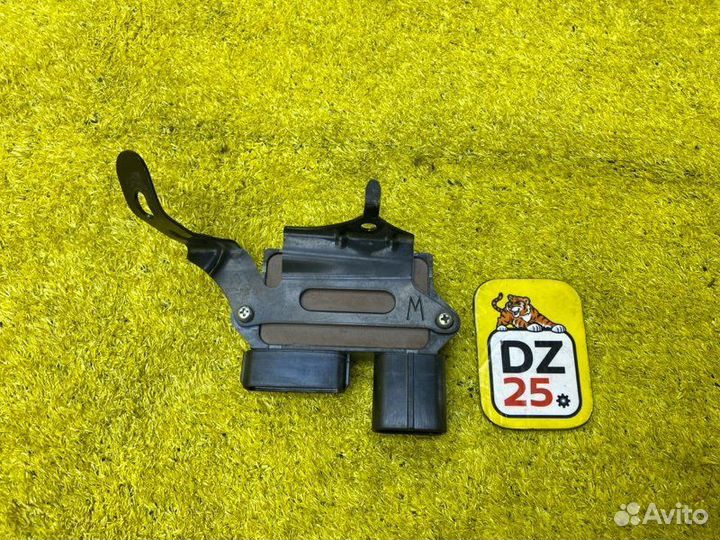 Блок управления форсунками передний Toyota Land