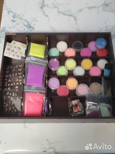 Пигменты, наклейки, бульонки для маникюра