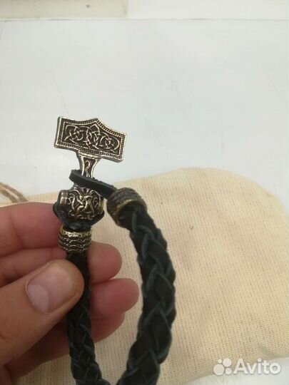 Кожаный браслет с Молотом Тора