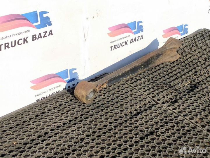 Тяга реактивная продольная левая