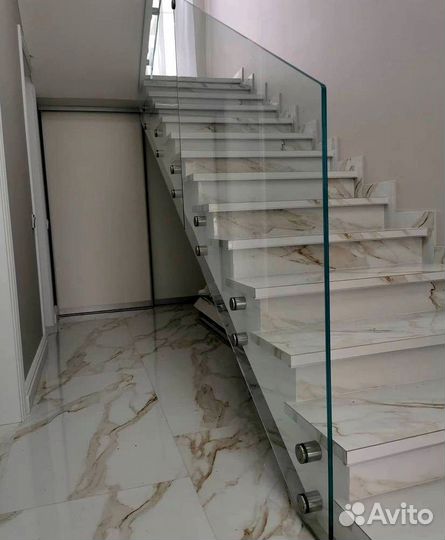 Перегородка для лестницы из ударопрочного стекла