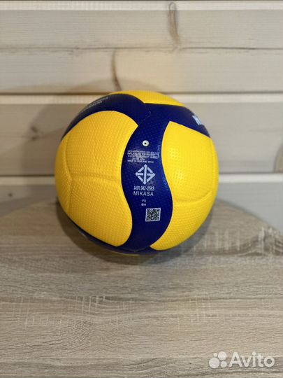 Волейбольный мяч mikasa v300w
