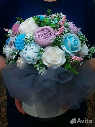 Букет цветов из мыла в шляпной коробке