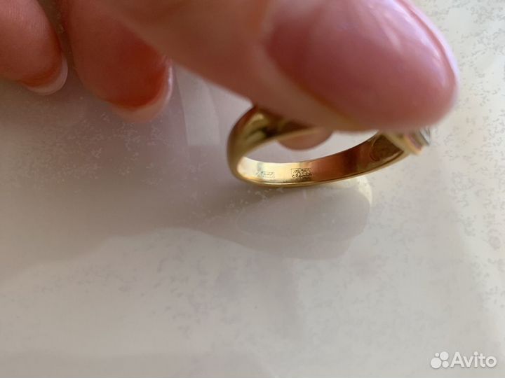 Золотое кольцо 750 пробы с бриллиантом