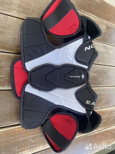 Нагрудник хоккейный Easton