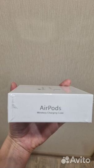 Беспроводные наушники AirPods Apple