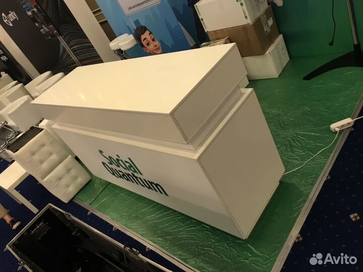 Стойка ресепшен. Стенд для выставки на заказ и в н
