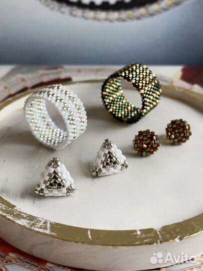 Комплект украшений из бисера