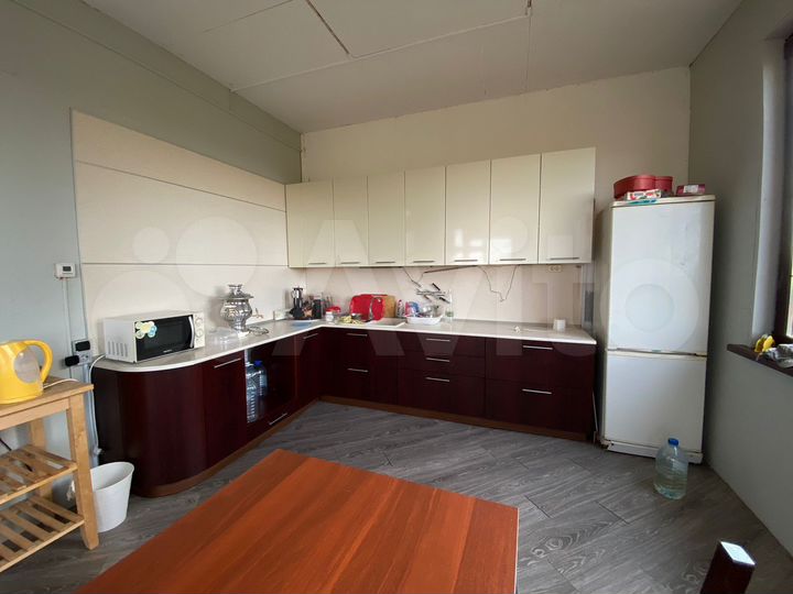 Дом 198 м² на участке 18,5 сот.