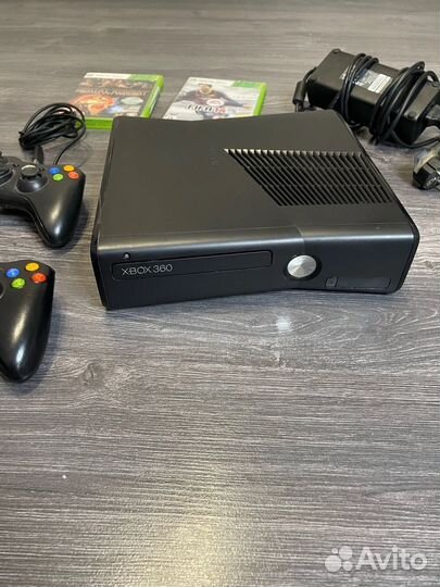 Xbox 360 Slim / 2 джоя / 2 диска