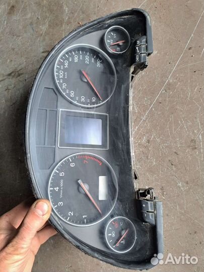 Щиток приборов на Audi A4 B6