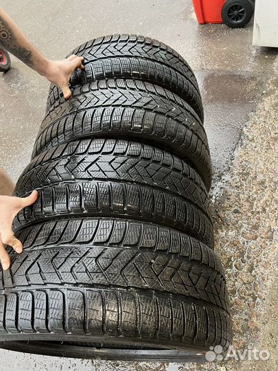 Pirelli Winter Sottozero 3 235/35 R19