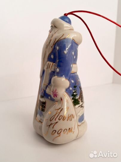 Фарфоровая игрушка на елку дед мороз колокольчик