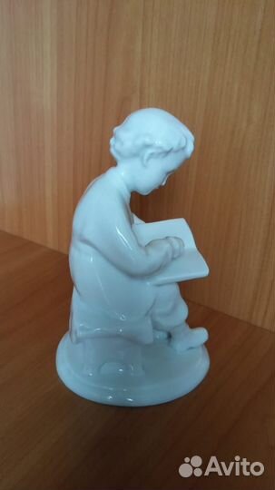 СССР 1960е Юный Ленин с книгой статуэтка фарфор