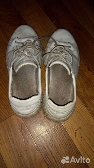 Кроссовки крем