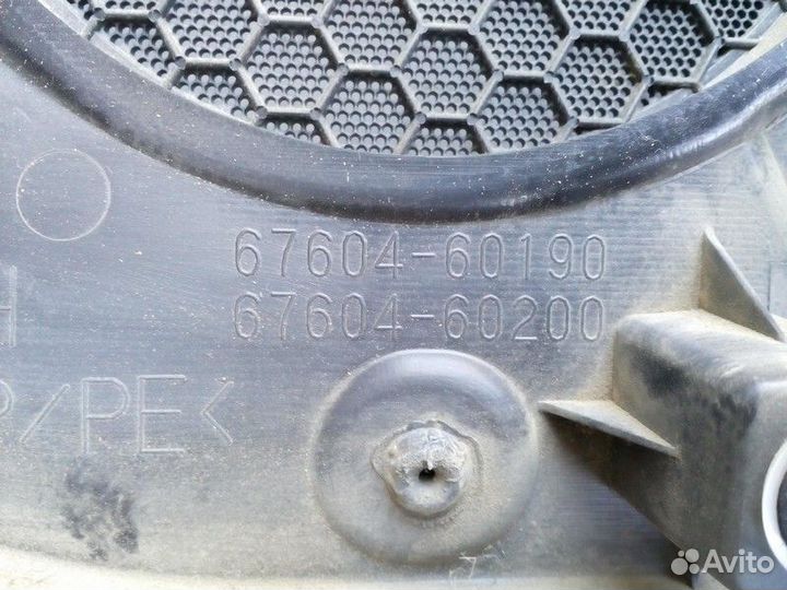 Обшивка двери задней левой Toyota Land Cruiser 200