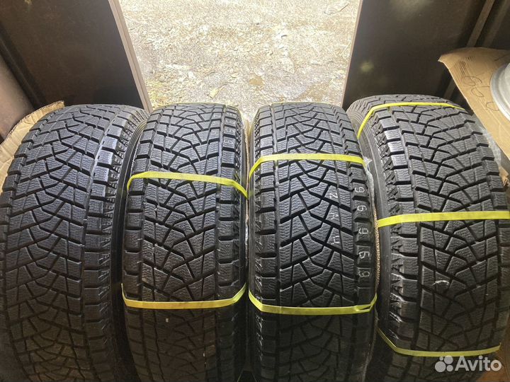 Bridgestone Blizzak DM-Z3 265/70 R17