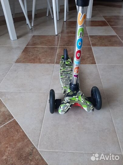 Самокат трехколесный