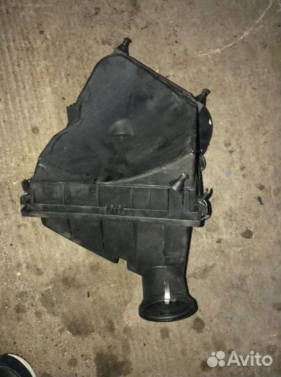 Корпус воздушного фильтра Mersedes Benz C240 W202