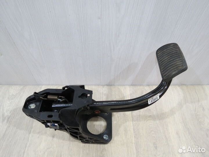 Педаль тормоза Kia Stinger