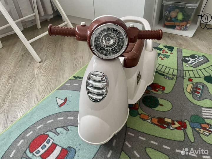 Беговел (детский мопед)