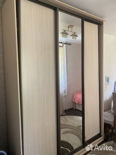 Стол и шкаф б/у