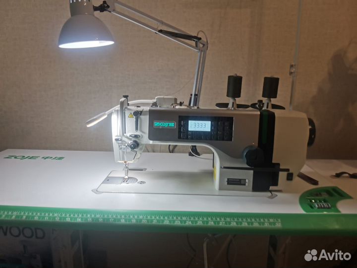 Швейная машинка Золия