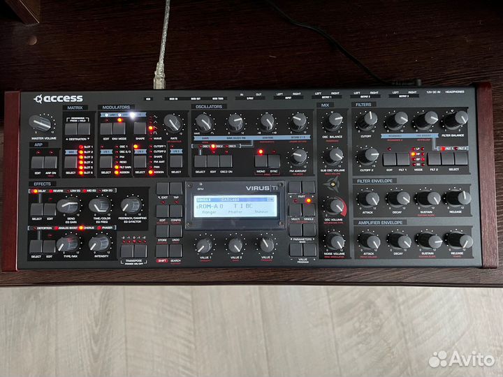 Аналоговый синтезатор Assess Virus Ti