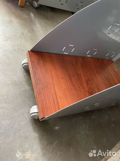 Полка стелах на колесах