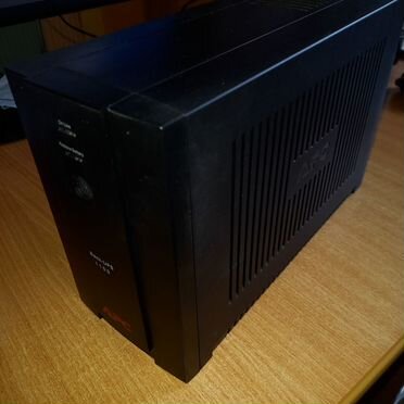 Источник бесперебойного питания APC 1100