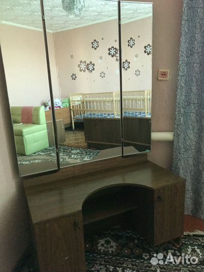 Трюмо с зеркалом
