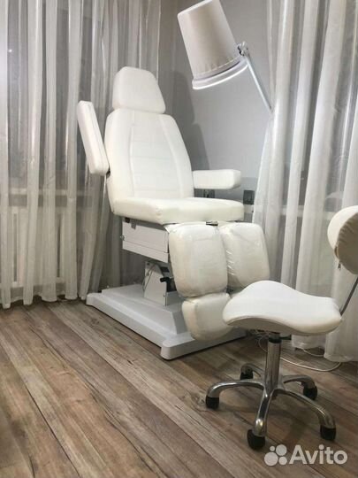 Педикюр с обработкой стопы