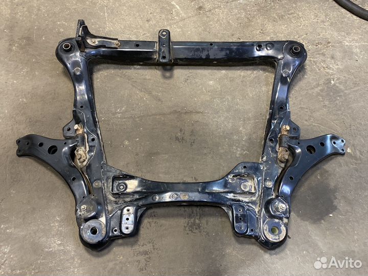 Подрамник передний Toyota Camry 50