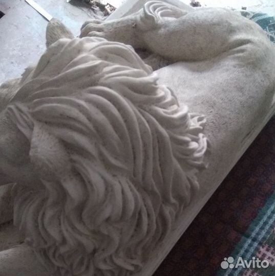 Скульптура Львенок