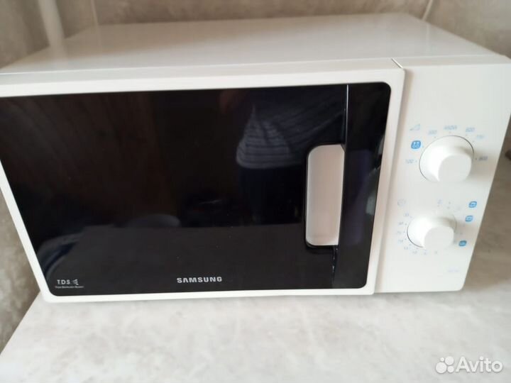 Микроволновая печь в хорошем состоянии