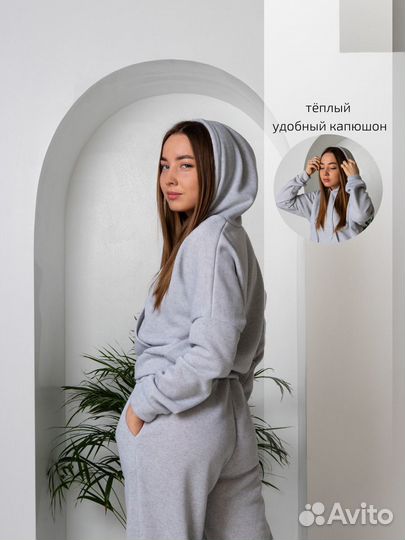 Женский спортивный костюм