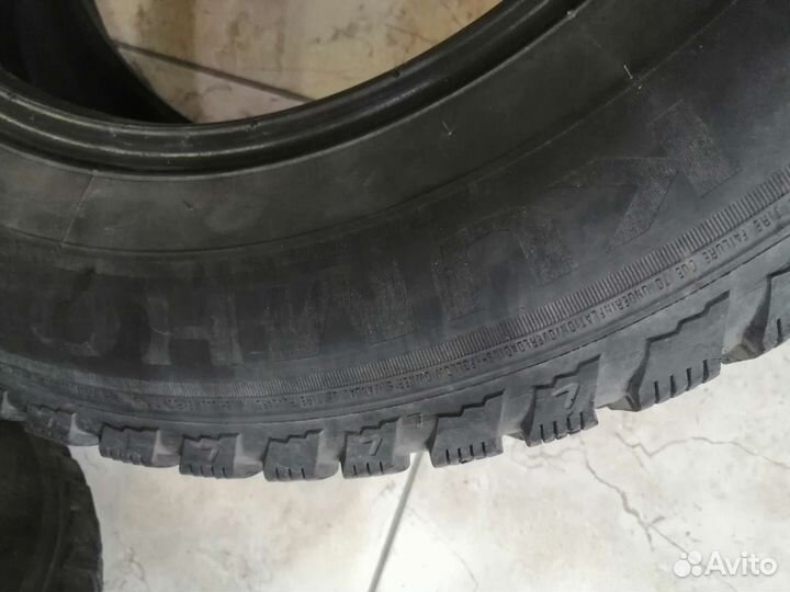 Kumho I'Zen KW22 215/65 R16