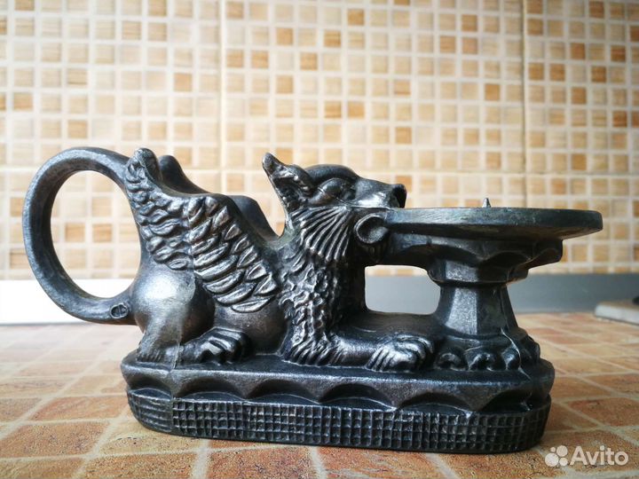 Подсвечник грифон