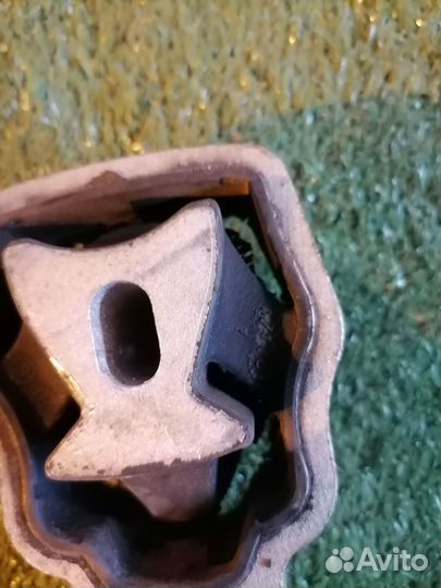 Опора двигателя (подушка двс) задняя LR000597 Land