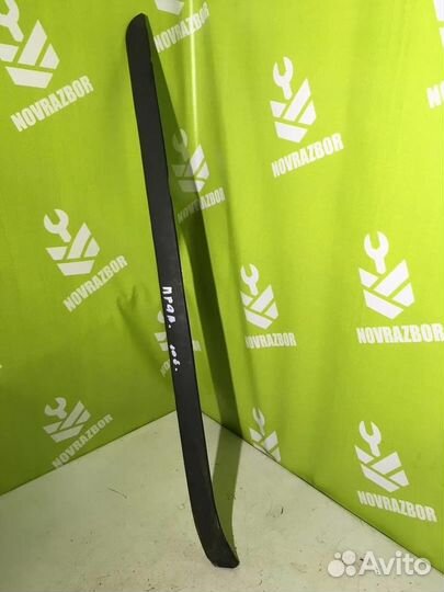 Накладка лобового стекла правая Форд Мондео 2