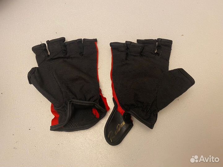 Спортивные перчатки