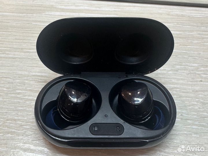 Беспроводные наушники Samsung Galaxy Buds+