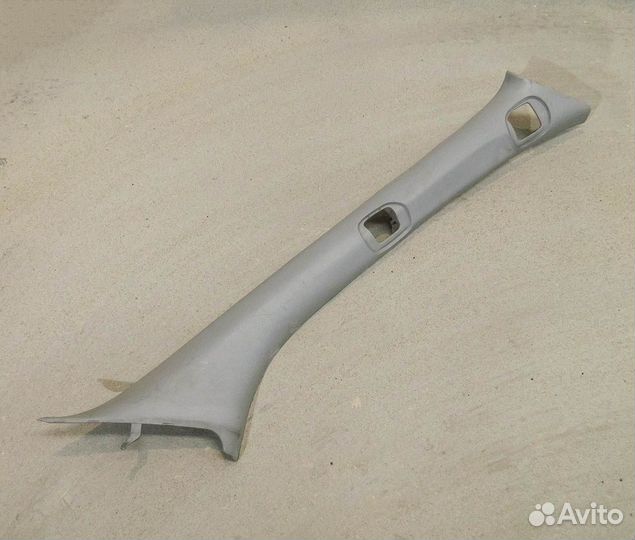 Обшивка стойки передней правой Ford Escape 1