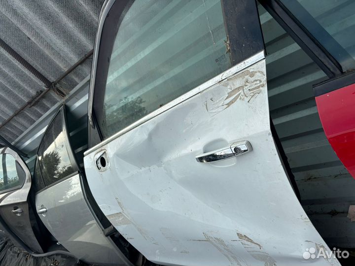 Дверь передняя левая opel zafira c