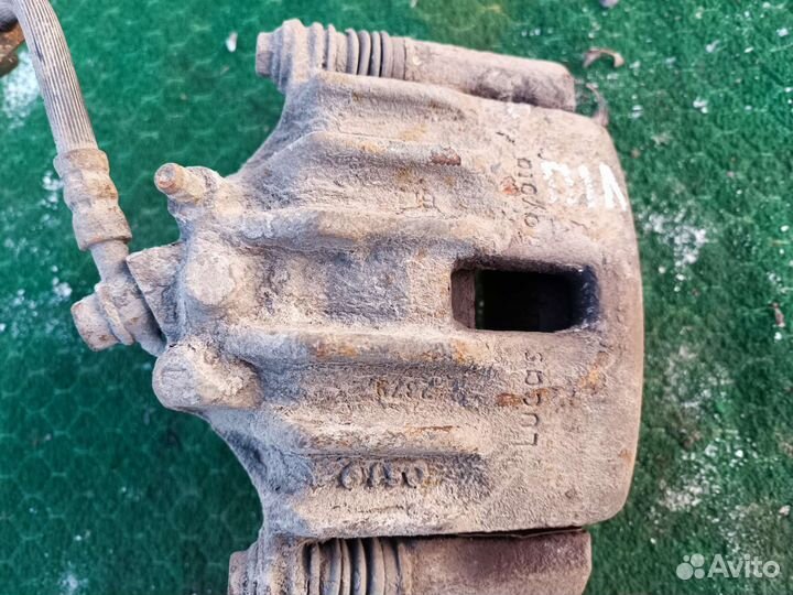 Суппорт передний левый Toyota Corolla 8 E110 2000г