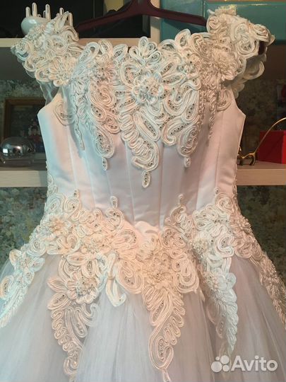 Свадебное платье 42 44 бу